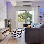 Διαμέρισμα Eni 1 *